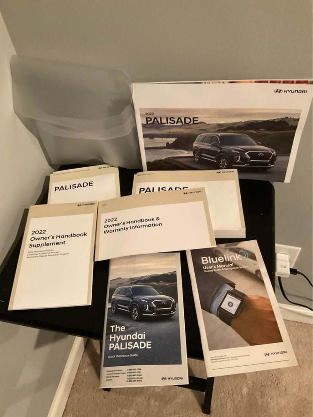 2022 Hyundai Palisade Owner's Manual Set and Front License Plate Bracket